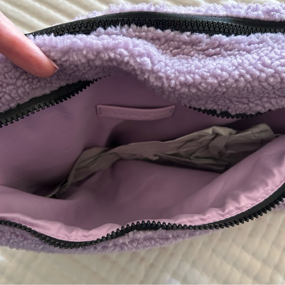 NWOT, FP Movement Overachiever Sherpa Sling Bag in Lavender Purple, Crossbody - Picture 8 of 11